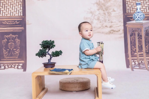 代怀包生男孩机构宝宝几个月可以笑出声